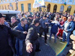 Возле Дюка сторонники Саакашвили дерутся с протрухановскими активистами (обновляется, фото)