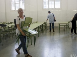 Неизвестный открыл стрельбу на избирательном участке в Каталонии: четверо человек пострадали
