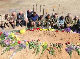 Участники Барвенковской экспедиции торжественно перезахоронили 121-го солдата