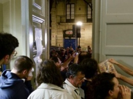 Каталонцы выстроились в очереди для голосования на запрещенном Испанией референдуме