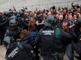 В Каталонии уже 330 человек пострадали от полиции