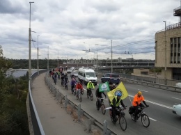 В Запорожье снова митинговали велосипедисты (ФОТО)