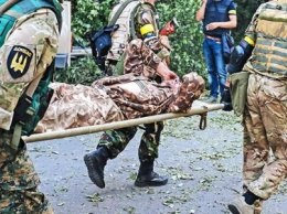 В Днепр вертолетом эвакуировали бойца из Мариуполя
