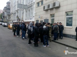 Представители двух общественных организаций устроили массовую драку в Киеве (фото)
