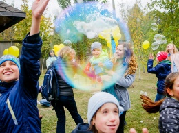 В Киеве приемные дети и их новые родители приняли участие в квесте по случаю Дня усыновителя