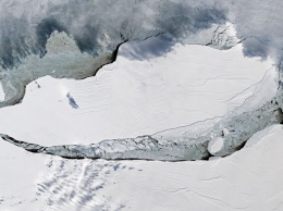 НАСА показало снимки самого большого айсберга в мире