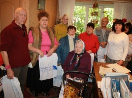 К Международному Дню пожилого человека Фонд «Украинская перспектива» передал помощь одиноким нуждающимся пенсионерам и ветеранам