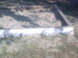 На Херсонщине вандалы "прошлись" по детской площадке