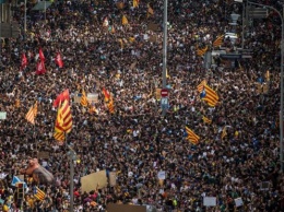 Каталония объявила всеобщую забастовку, протестующие блокируют основные дороги