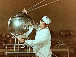 Маленький шарик с "усами" антенн: как создавался первый спутник