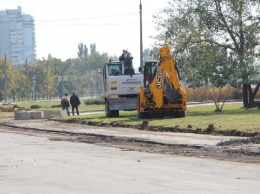 На Набережной Запорожья чинят дорогу - движение перекрыто