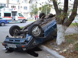 В Одесской области пьяный лихач сбил пешехода на тротуаре и перевернулся (фото)