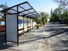 В Бердянске продолжают обустраивать автобусные остановки