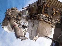 Американские астронавты в четверг совершат плановый выход в открытый космос
