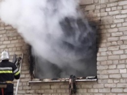 На Харьковщине пожар в "пятиэтажке": погиб ребенок, его мать в больнице (ФОТО)