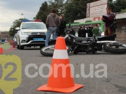 На площади ДМК мотоциклисты напали на водителей автобусов