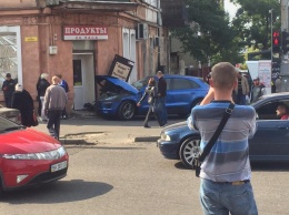 В Одессе автомобиль въехал в магазин