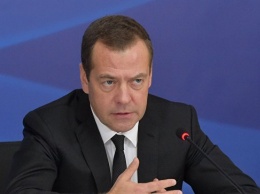 Медведев присудил премию в области науки и техники 26 молодым ученым