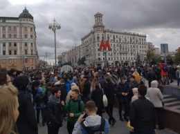 В Москве начались задержания на митингах в поддержку Навального