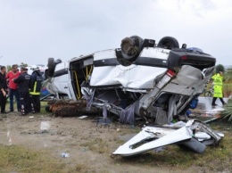 Вблизи Анталии перевернулся автобус с туристами: 3 погибших, 10 травмированных