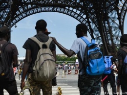 Франция за 2 года примет 10 тысяч легальных беженцев