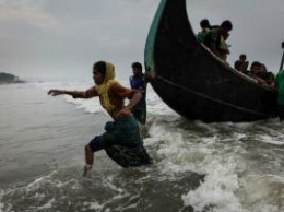 По пути в Бангладеш утонули беженцы из Мьянмы, в их числе - 11 маленьких детей