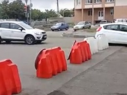 Автомобилисты рассекают по перекрытому проспекту (видео)