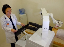 В сингапурской клинике появился робот-массажист
