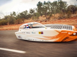 В Австралии продолжается гонка солнечных автомобилей