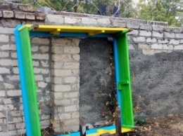 В Запорожской области малолетние вандалы разгромили детскую площадку на спор (ФОТО)