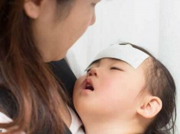Если у вашего ребенка температура, вот что делать ни в коем случае нельзя!