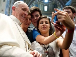 На Папу Римского подписались 45 млн читателей