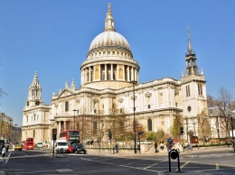 В Лондоне женщина разбилась насмерть, упав из-под купола собора Святого Павла