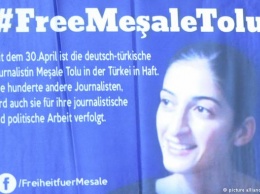 Немецкая журналистка Мешале Толу останется под стражей в Турции