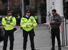 В Лондоне шесть грабителей сбежали на одном мотороллере