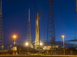 Ракета Falcon 9 успешно вернулась на Землю после запуска спутника