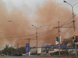 Метинвест пояснил причину появления буро-оранжевого дыма над заводом Мариуполя