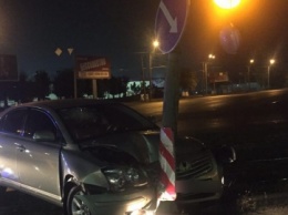 В Днепре пьяные сотрудники автомойки «одолжили» авто и попали на нем в ДТП