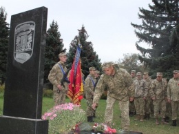 В Запорожье открыли памятник бойцу, погибшему за 20 минут до перемирия (ФОТО)