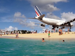 На Карибах возобновляет работу аэропорт