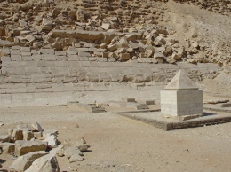Археологи нашли золотую верхушку одной из последних пирамид Египта