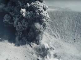 В Японии сняли с дрона извержение вулкана