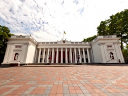 Мэр Одессы запретил покупать чиновникам иномарки за бюджетные деньги