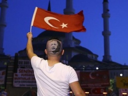 Турецкие парикмахеры оригинально поддержали Эрдогана в конфликте с США
