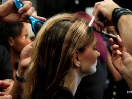 Медики: Частое окрашивание волос способствует развитию рака