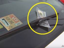 Если вы нашли $100 на стекле на парковке, не выходите из машины! Срочно уезжайте!