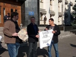 Одесситы заблокировали здание ОГА и добились встречи с губернатором