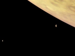 Juno прислал новую фотографию Юпитера и его лун