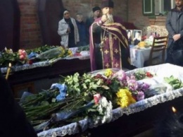 В Харькове простились с жертвами аварии: задержались бы на две секунды - были бы живы