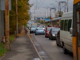 ДТП в Днепре: электротранспорт врезался в легковое авто